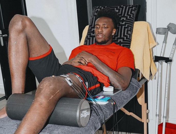 Tammy Abraham kini berusaha bangkit usai alami cedera ACL. Tak Hanya Lutut yang Sakit, Mental Tammy Abraham Juga Ikut Hancur Gara-Gara Cedera Parah