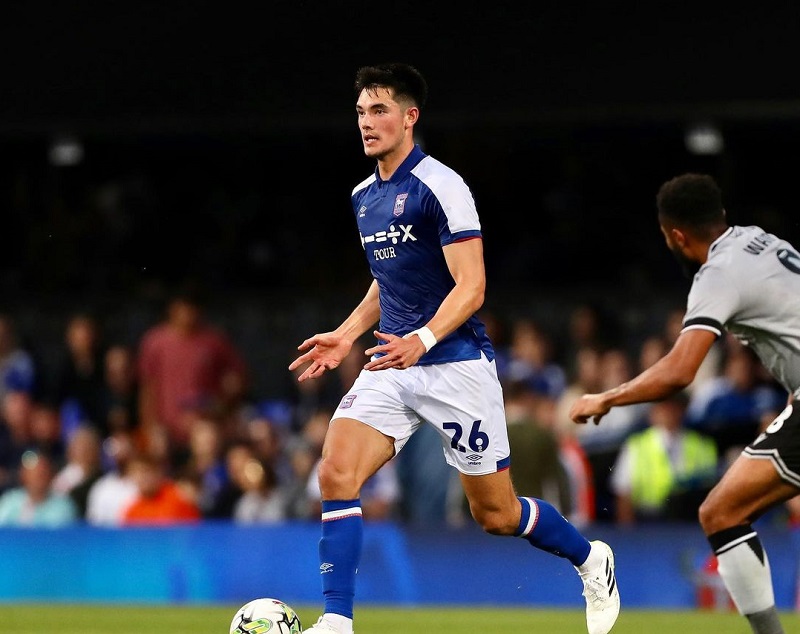 Elkan Baggott bikin pelatihnya di Ipswich Town kebingungan. Pelatih Masih Bingung Tentukan Status Elkan Baggott di Skuad Utama Ipswich Town