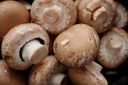 Champignons de Paris bruns frais
