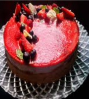 Gâteau léger aux fruits rouges, chantilly et gelée- la part