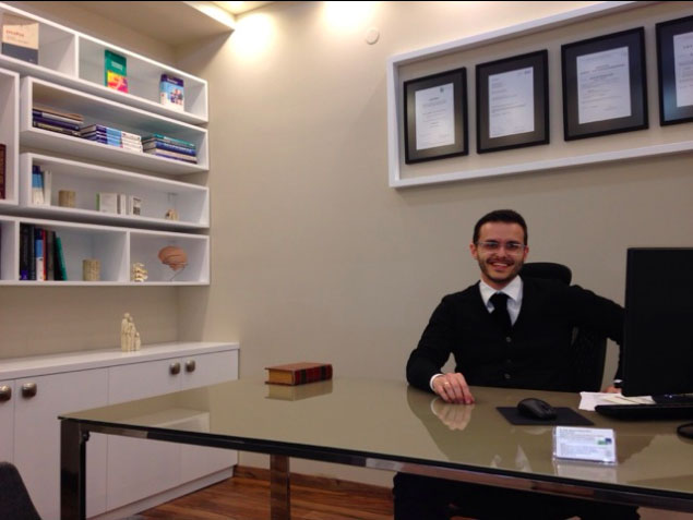a photo of Dr Antonis Kerasnoudis