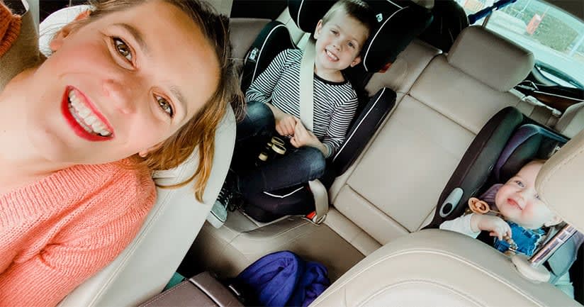 Comment survivre à un voyage en voiture ou en avion avec tes enfants ?
