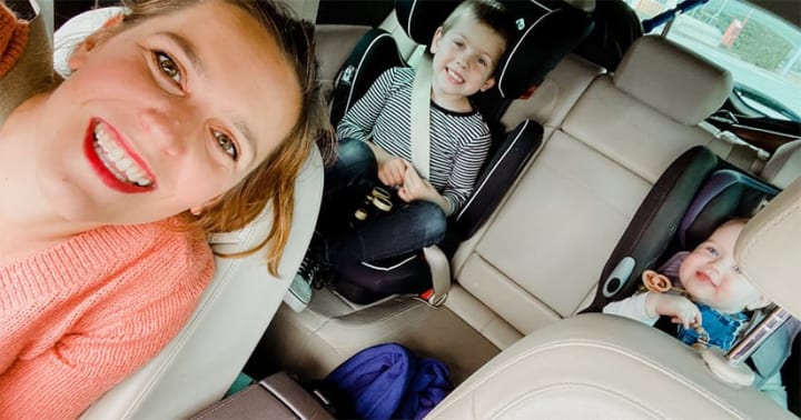 Comment survivre à un voyage en voiture ou en avion avec tes enfants ?