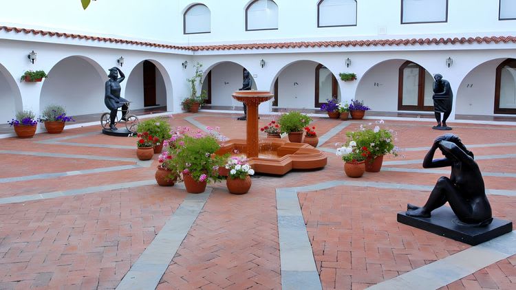 Punta del Este, Ralli Museum and Casapueblo