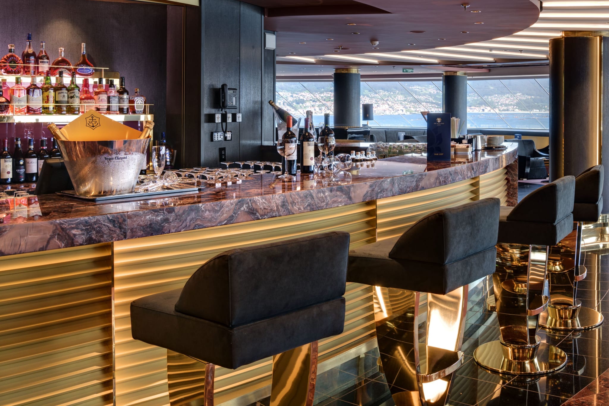 Top Sail Lounge (Yacht Club Exclusive)