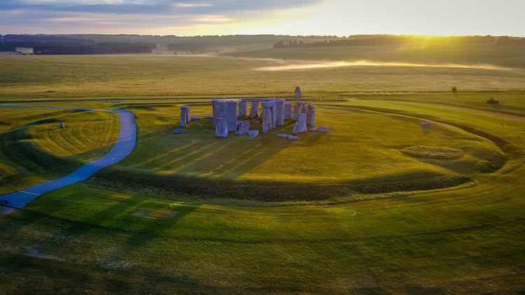 Stonehenge (Disembarking / Heathrow)