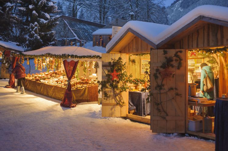Visit Thurn and Taxis Palace Christmas Market