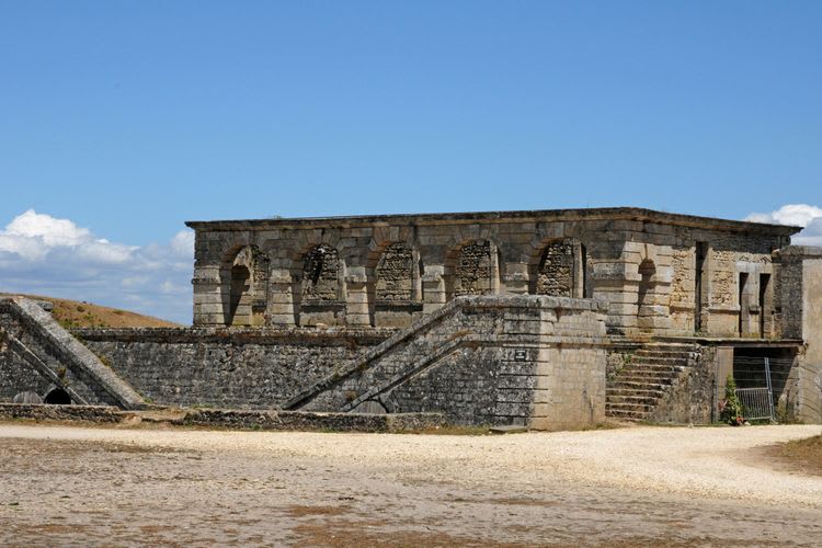 Fort Medoc & Lanessan Castle