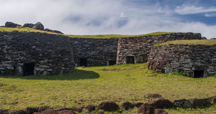Pueblo de Orongo y Ahu Akivi