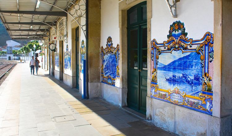 Pinhão Train Station Hike