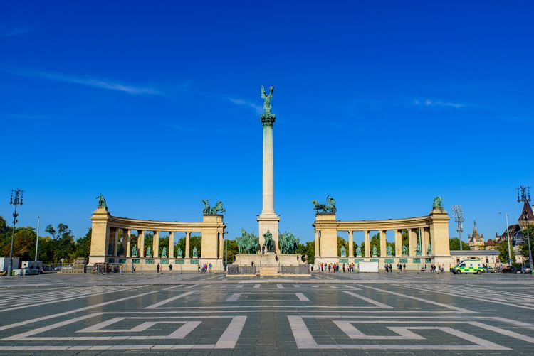 Guided Sightseeing Tour of Budapest and Heroes' Square