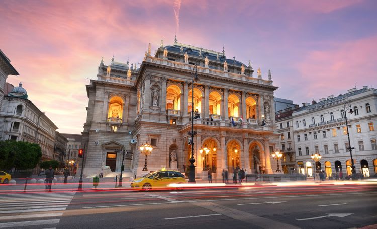 Heroes' Square and Opera House Tour