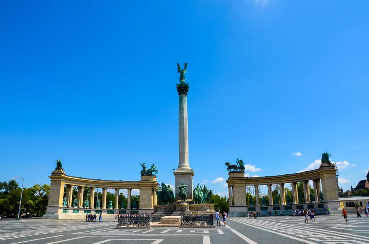 Heroes' Square and Wine Cellar Discovery