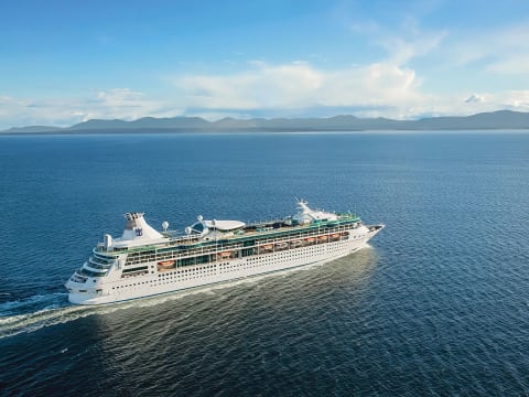 Östliche Karibik Kreuzfahrt ab/bis San Juan