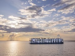 Mekong Discovery: Aussenansicht bei Sonnenuntergang