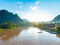 Genie&szlig;e die traumhafte Natur entlang des Mekongs