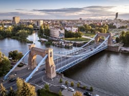 Majest&auml;tische Br&uuml;cke und Stadtsilhouette &ndash; ein Blickfang jeder Oder-Kreuzfahrt
