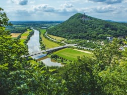 Genie&szlig;en Sie den Blick ins Wesertal &ndash; perfekt f&uuml;r Naturfreunde und Ausfl&uuml;gler!