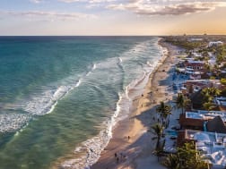 Genie&szlig;en Sie traumhafte Sonnenunterg&auml;nge &ndash; jetzt Strandurlaub an der Riviera buchen!