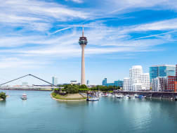 D&uuml;sseldorf, Deutschland &ndash; Beeindruckendes Rheinpanorama auf Ihrer Kreuzfahrt