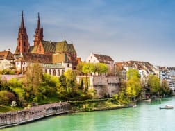 Basel, Schweiz &ndash; Rheinufer mit M&uuml;nster