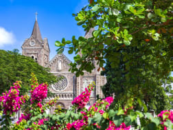 Basseterre, St. Kitts und Nevis &ndash; Steinkathedrale zwischen tropischen B&auml;umen
