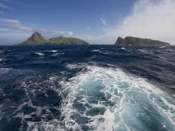 Nightingale Island, St. Helena &ndash; weite Sicht auf das st&uuml;rmische S&uuml;datlantikmeer