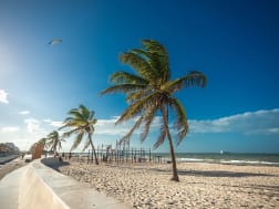 Progreso, Yucat&aacute;n, Mexico &ndash; Promenade langs het tropische strand