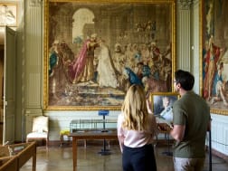 VIVA BEYOND: Themenreise Spuren des Impressionismus Paar im Museum