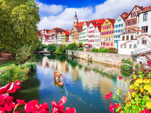 Erleben Sie Altstadtflair und Flussromantik bei einer Fahrt auf dem Neckar!