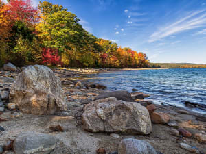 Herbstliche Kreuzfahrt entlang der Ostk&uuml;ste der USA &ndash; farbenpr&auml;chtige W&auml;lder und stille Ufer