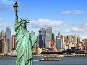 New York City, USA &ndash; Blick auf die Skyline mit Freiheitsstatue