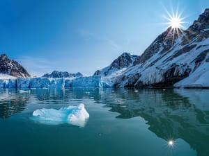 Spitzbergen, Norwergen - tiefblaues Gletschereis im Magdalene&shy;fjord