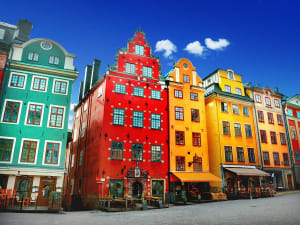 Stockholm, Schweden &ndash; historische Gassen der Gamla Stan mit bunten Giebelh&auml;usern