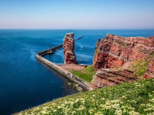 Helgoland, Deutschland &ndash; rote Felsformation &bdquo;Lange Anna&ldquo;