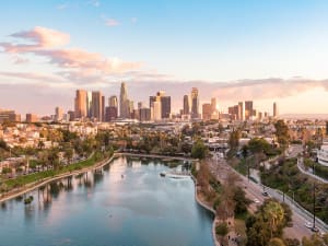 Los Angeles, USA &ndash; Skyline spiegelt sich im Echo Park Lake
