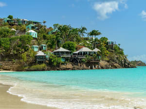 St. John&rsquo;s, Antigua &ndash; H&ouml;lzerne Villen am Hang