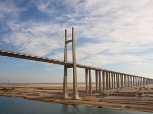 Suezkanal, &Auml;gypten &ndash; Die elegante Al Salam Br&uuml;cke begleitet Sie auf Ihrer Nilkreuzfahrt