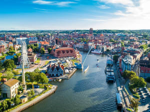 Danzig, Polen &ndash; Blick &uuml;ber die Altstadt mit Mottlau, Riesenrad und Hafenpromenade