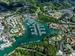 Pointe-&agrave;-Pitre, Guadeloupe &ndash; Luftaufnahme des Yachthafens mit vielen Booten