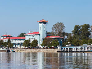 Giurgiu, Rum&auml;nien &ndash; Historisches Hafengeb&auml;ude mit Aussichtsturm direkt an der Donau