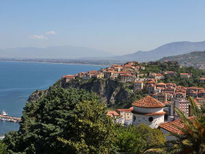 Agropoli, Italia &ndash; Casco antiguo sobre los acantilados