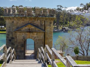 Port Arthur, Australia &ndash; Torre hist&oacute;rica junto a la bah&iacute;a de Carnarvon