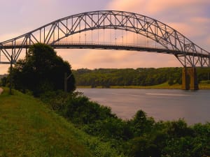 Canal de Cape Cod, EUA &ndash; Grande ponte de a&ccedil;o sobre o canal