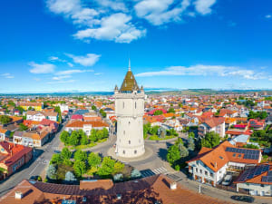 Turnu Severin, Rum&auml;nien &ndash; Wasserturm &uuml;ber der Stadt mit roten Ziegeld&auml;chern