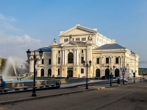 Turnu Severin, Rum&auml;nien &ndash; Historisches Theater mit Brunnenanlage im Stadtzentrum