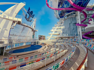 Allure of the Seas: Aqua Theatre