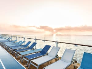 Mein Schiff 4: Liegen auf dem Sonnendeck