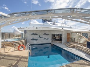 MSC Virtuosa: MSC Yacht Club Pool nur f&uuml;r G&auml;ste der MSC Yacht Club Suiten Deck 19