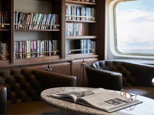 Silver Cloud: Observationsbibliothek auf Deck 9